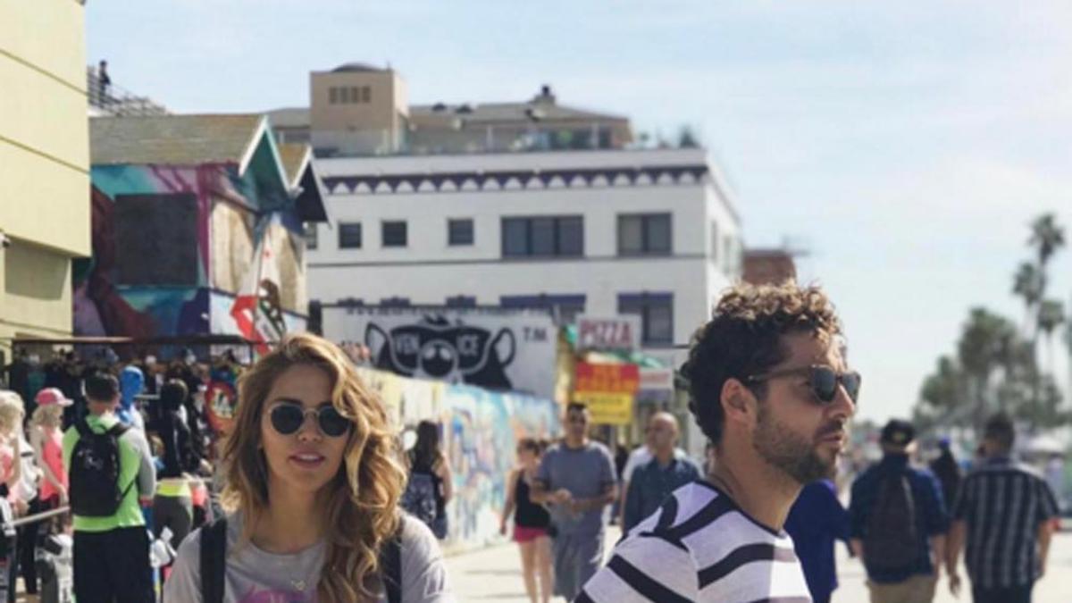 Rosanna Zanetti y David Bisbal paseando de la mano