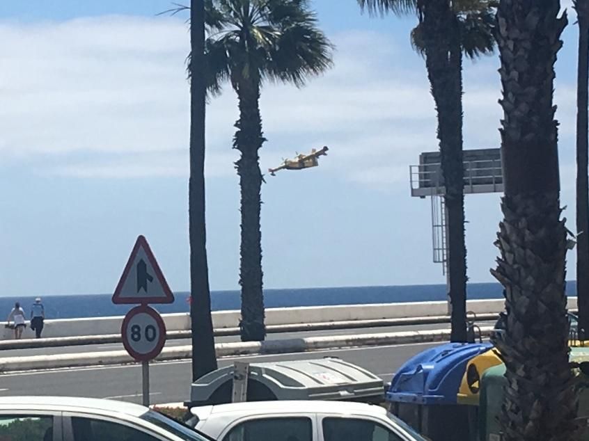 Maniobras de hidroaviones contraincendios en el Puerto de Las Palmas