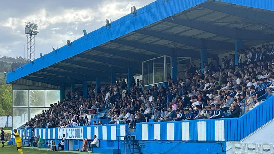 &quot;Marea azul y blanca&quot; en Grado y fiesta con batucada para apoyar al Mosconia este domingo