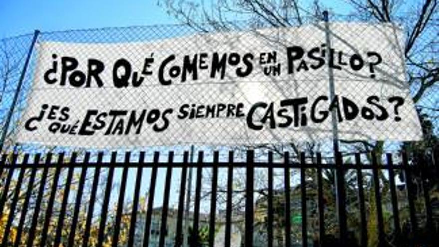 Protestas en el Delicias de Cáceres al no contemplar la Junta la ejecución del comedor para 2014