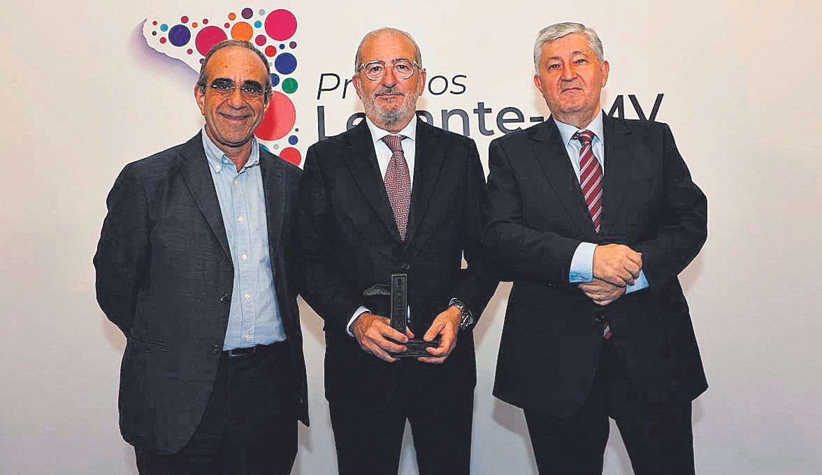 Miguel Cerdà, Juan Antonio Delgado y Alfonso Estevan, de Stadler Rail Valencia.
