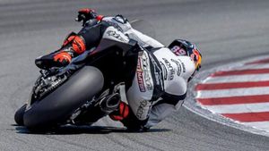 Martinator, con la Aprilia en el Circuit de Barcelona