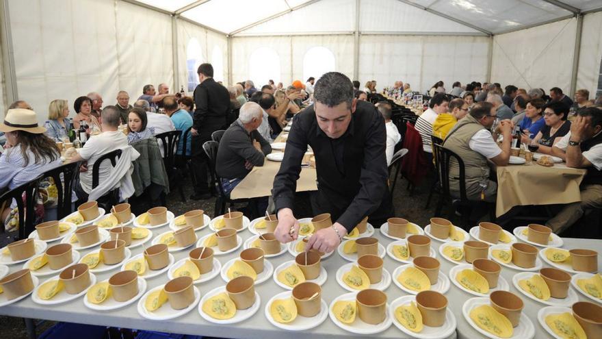 Alrededor de 200 personas se suman a la Festa do Xabarín de Ribela