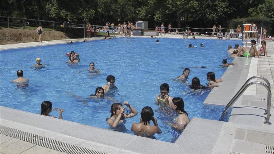 La piscina de Cáceres El Viejo abrirá a finales de mayo y la del parque del Príncipe amplía su horario