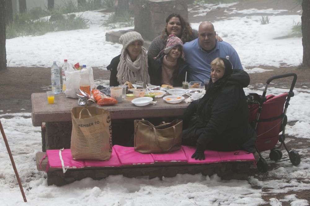 Miles de grancanarios suben a la Cumbre