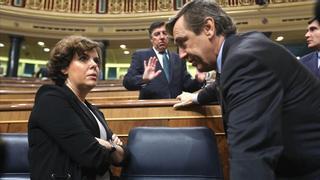 Rajoy busca mantener a su lado a PSOE y C's ante una "declaración unilateral"