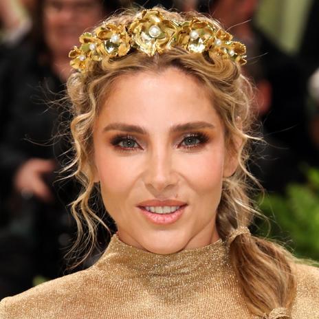 Elsa Pataky causa sensación con su vestido dorado en la gala MET 2024