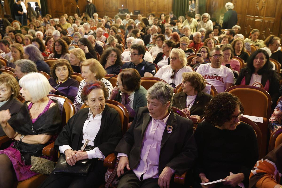 El talento asturiano y el compromiso por la igualdad, en Oviedo: estas son las once premiadas en la Gala Miradas Violetas El talento asturiano y el compromiso por la igualdad, en Oviedo: estas son las once premiadas en la Gala Miradas Violetas