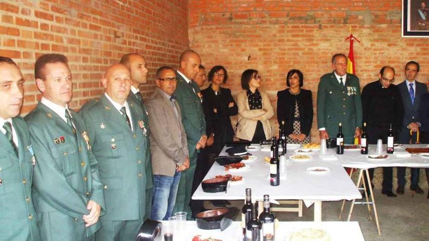 La Guardia Civil celebra la Fiesta del Pilar con una eucaristía y un vino en el Cuartel