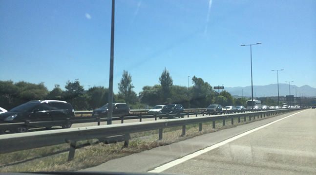 Un accidente en la "Y" provoca varios kilómetros de atasco en dirección Gijón-Avilés
