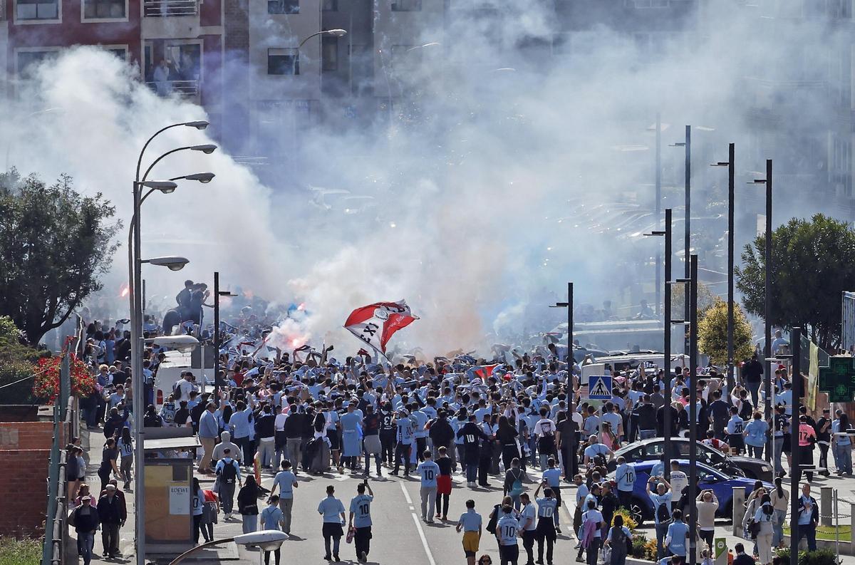 Balaídos se prepara para el Celta-Friburgo: miles de aficionados llegan al estadio en la previa