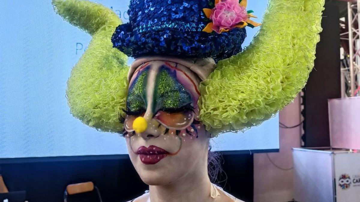 Alexandra Pérez presentó el arte del maquillaje en el Carnaval.