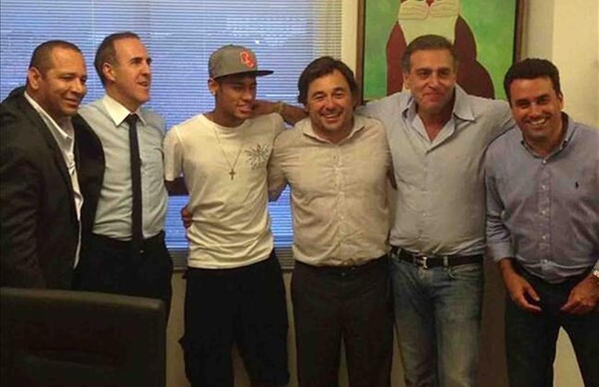 Neymar padre, Ribeiro, agente del jugador, Neymar, Sanllehí (Barça), Cury y Malaquías.