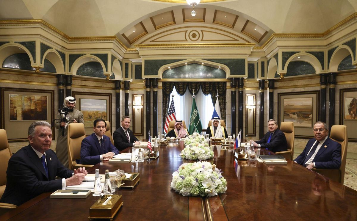 Comienza en Arabia Saudí la reunión entre EEUU y Rusia por la guerra en Ucrania