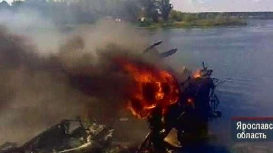 Al menos 43 muertos al estrellarse un avión Yak-42 al norte de Moscú