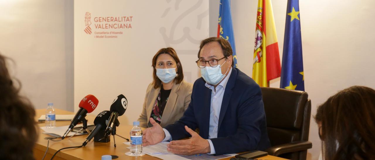 Los consellers Rosa Pérez Garijo y Vicent Soler presentaron ayer los resultados.