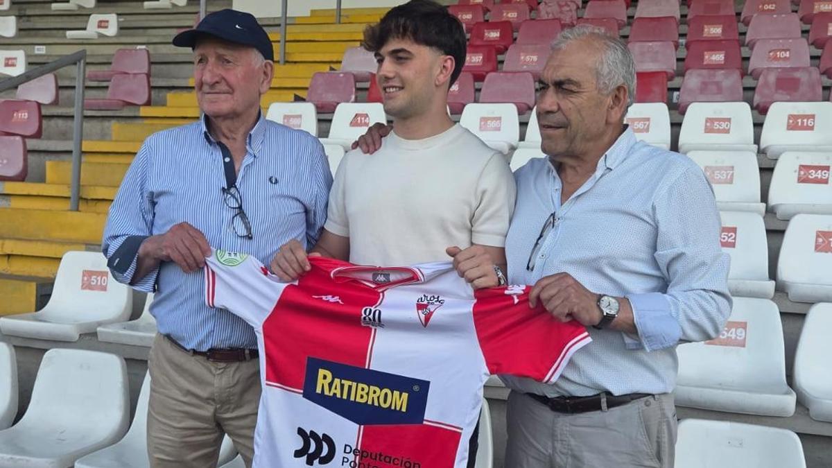 Álex Rey renueva y Xandre se suma al proyecto del Arosa