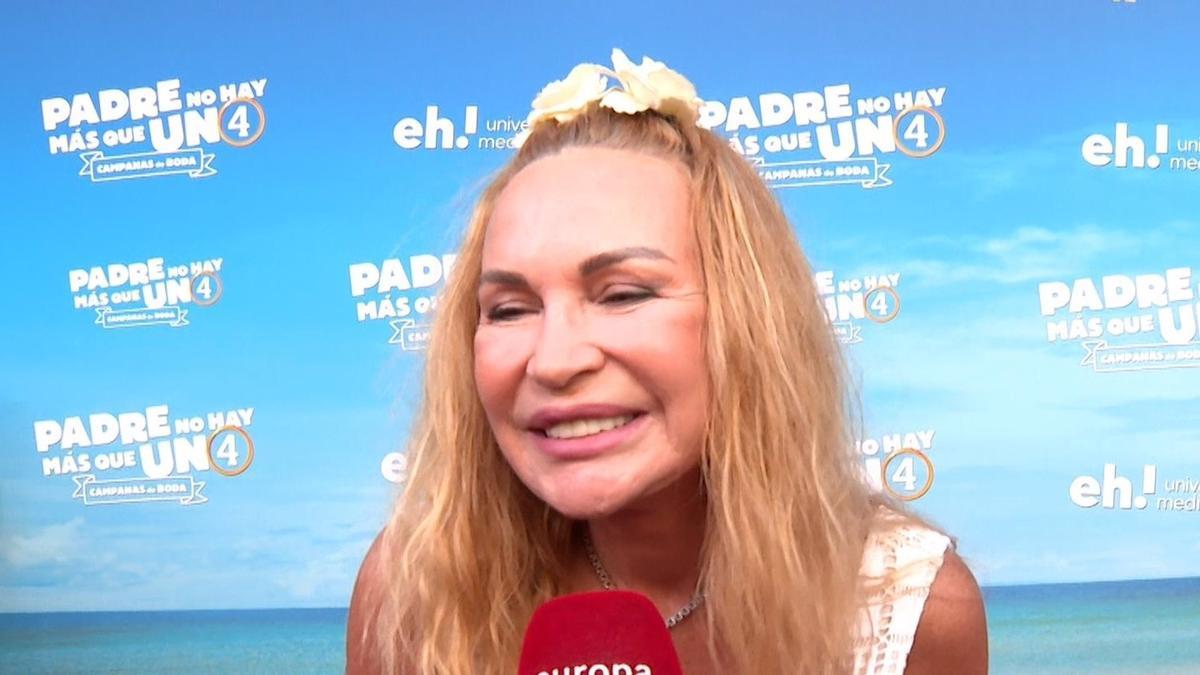 Marlene Mourreau en el estreno de la película 'Padre no hay más que uno 4', dirigida por Santiago Segura