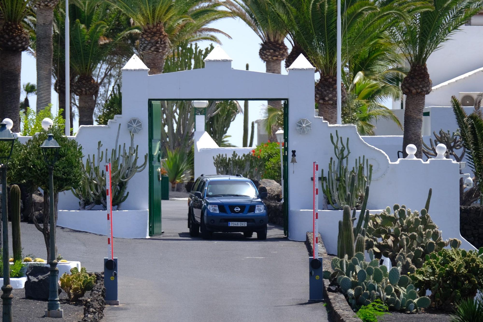 Pedro Sánchez y José Luis Rodríguez Zapatero veranean en Lanzarote