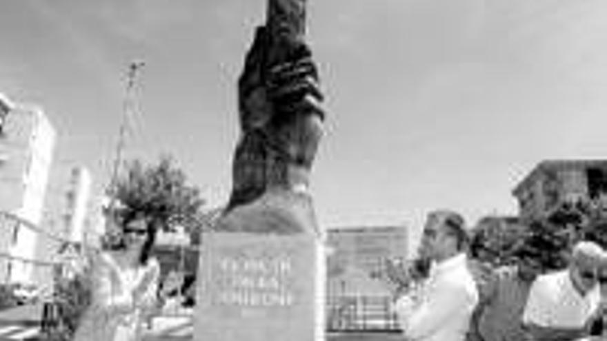 El Pilar estrena glorieta y escultura