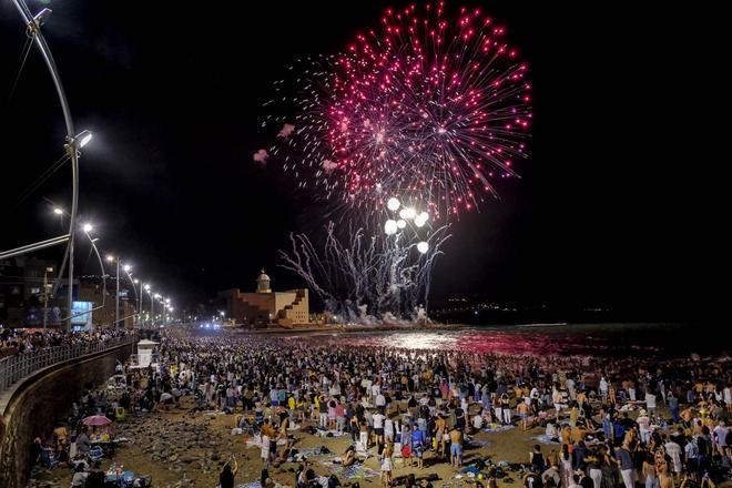 Los Fuegos Artificiales de la Noche de San Juan en Las Canteras 2026