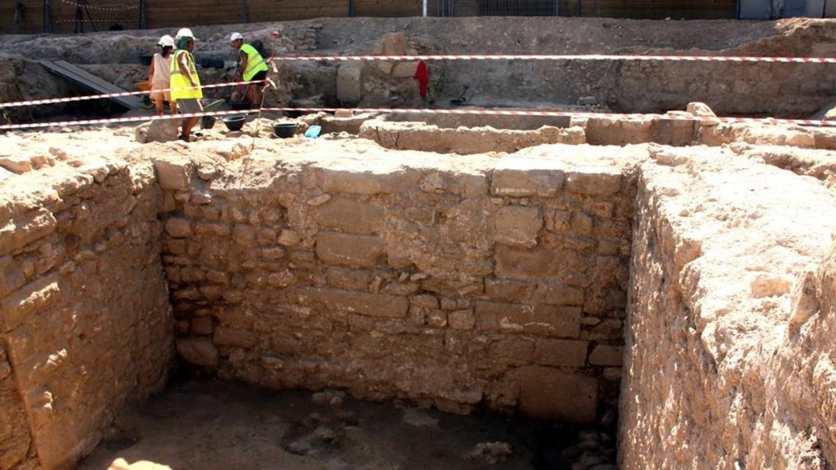 Imagen de la muralla romana descubierta en Tortosa.