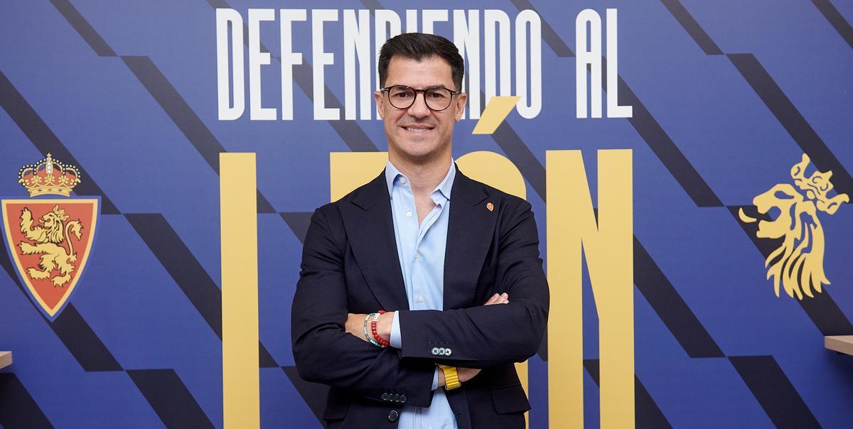Fernando López posa a su llegada a Zaragoza.