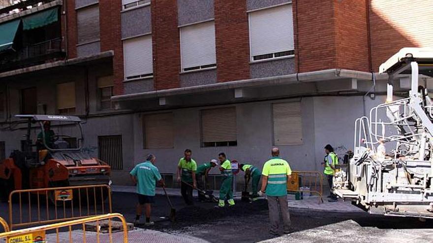 Las máquinas de asfaltado ya estuvieron paralizadas el pasado verano por la legionela.