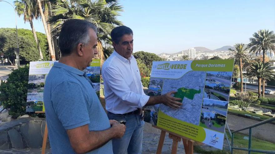 Francis Candil, a la derecha,  durante la presentación del proyecto, ayer. |