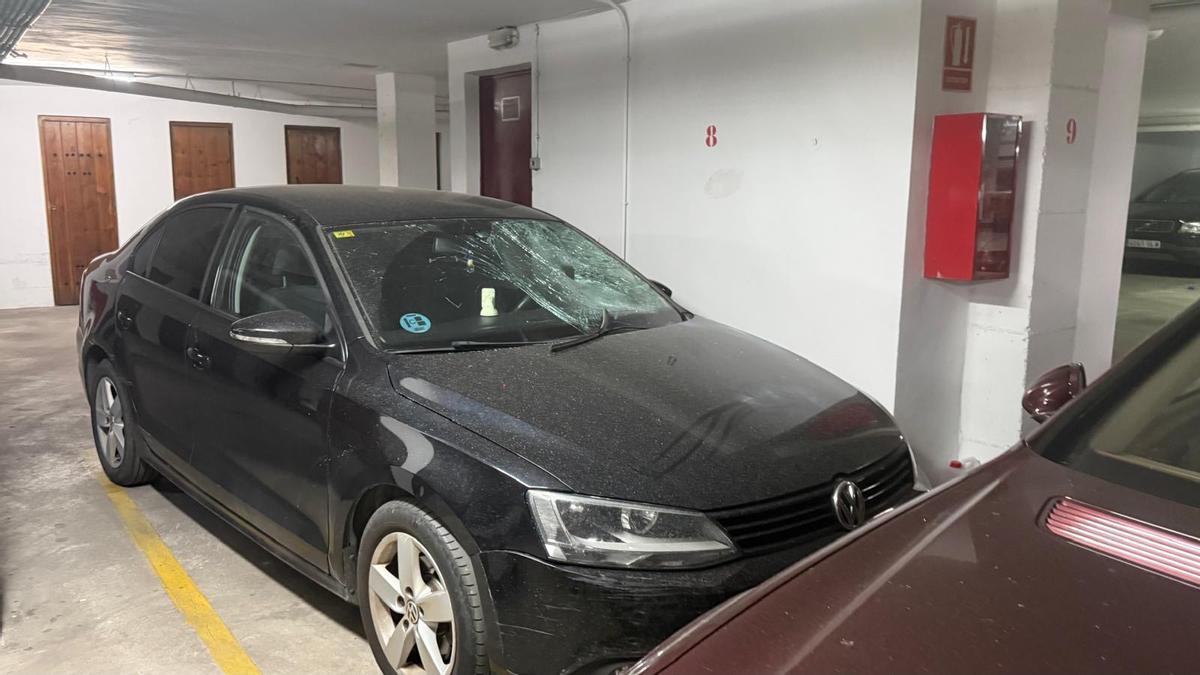 Más de 20 coches amanecen con las lunas rotas con un extintor en Murcia