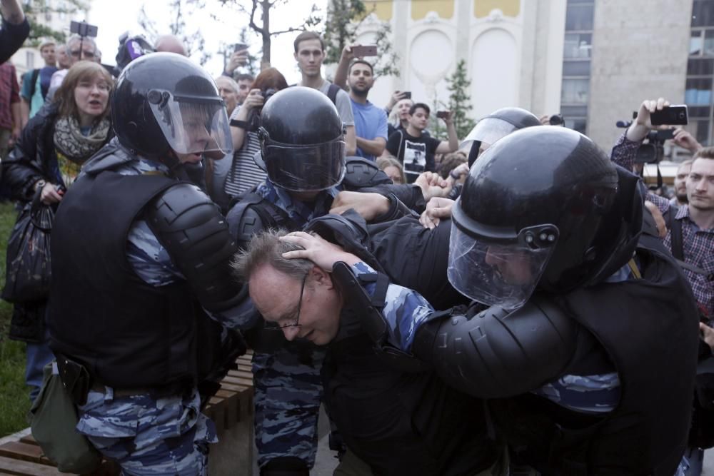 Cientos de detenidos en protestas no autorizadas en Rusia