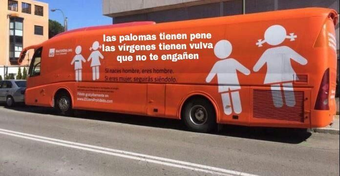 Las críticas al vehículo transfóbico del colectivo ultracatólico corren en forma de humor por las redes sociales.