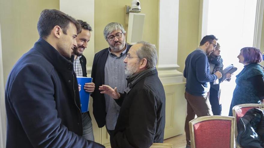 Salaya sacará su primer presupuesto con el apoyo de Podemos y Amores