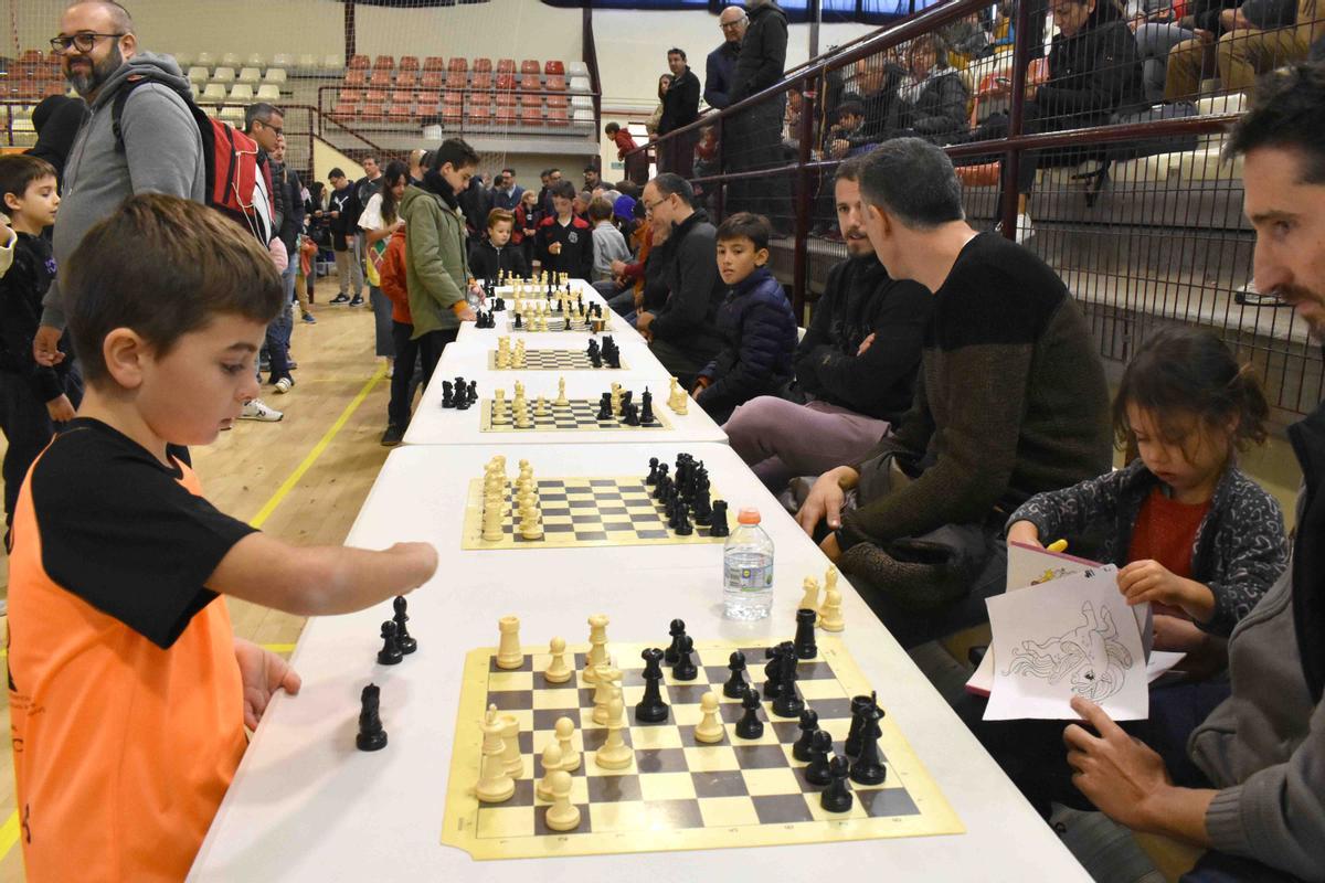 La Asociación Valenciana de Ajedrez Educativo e Inclusivo (AVAEI) y el Club de Ajedrez Pensamiento Audaz (EDAPA) organizaron este gran torneo en el Pabellón Polideportivo de Paterna.