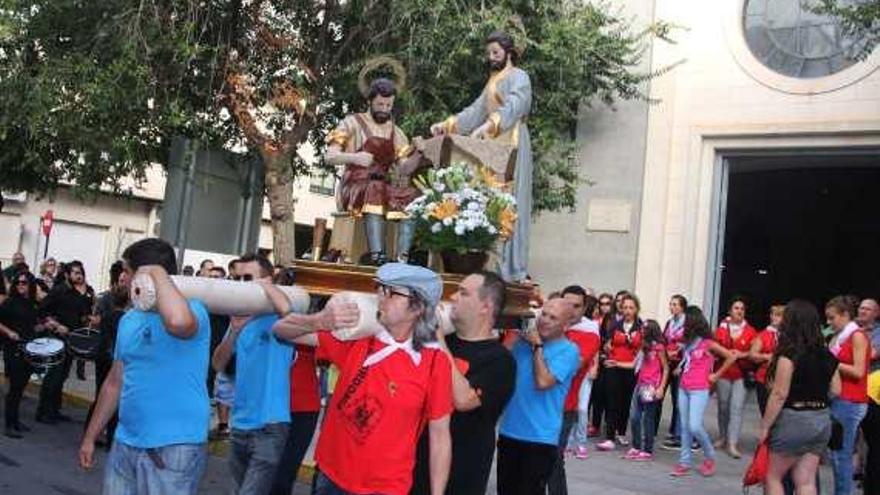 Unidos alrededor de San Crispín y San Crispiniano