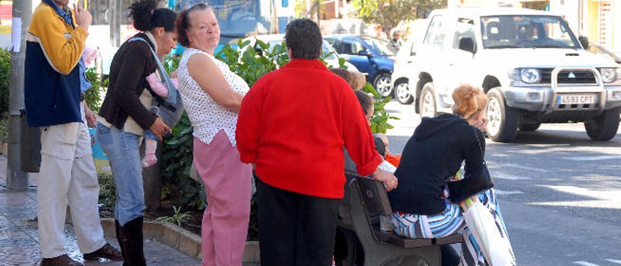 Vecindario mejora el transporte público con nuevas rutas y guaguas de Global