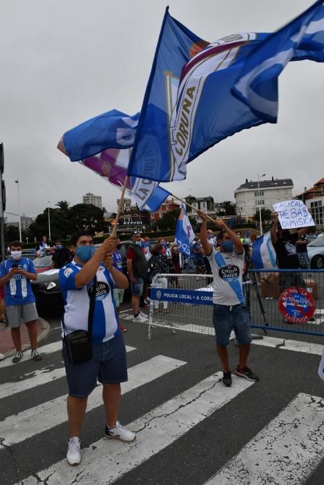 La caravana en defensa del Deportivo colapsó el tráfico en varios puntos de A Coruña.