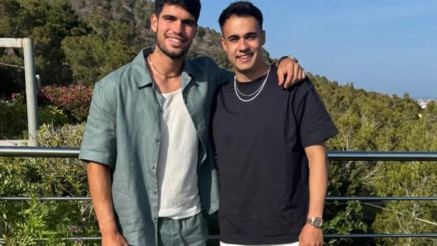 Carlos Alcaraz y Sergio Reguilón en Ibiza.