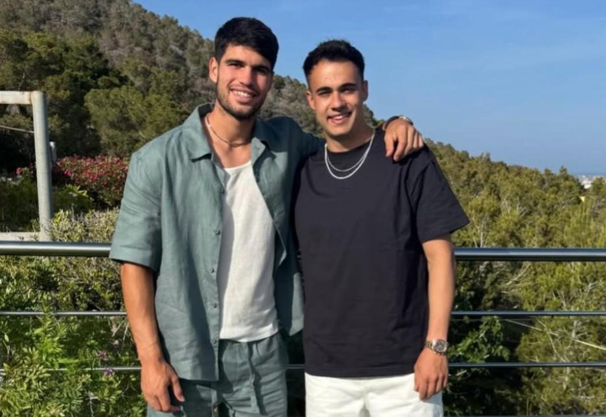 Carlos Alcaraz y Sergui Reguilón en Ibiza.