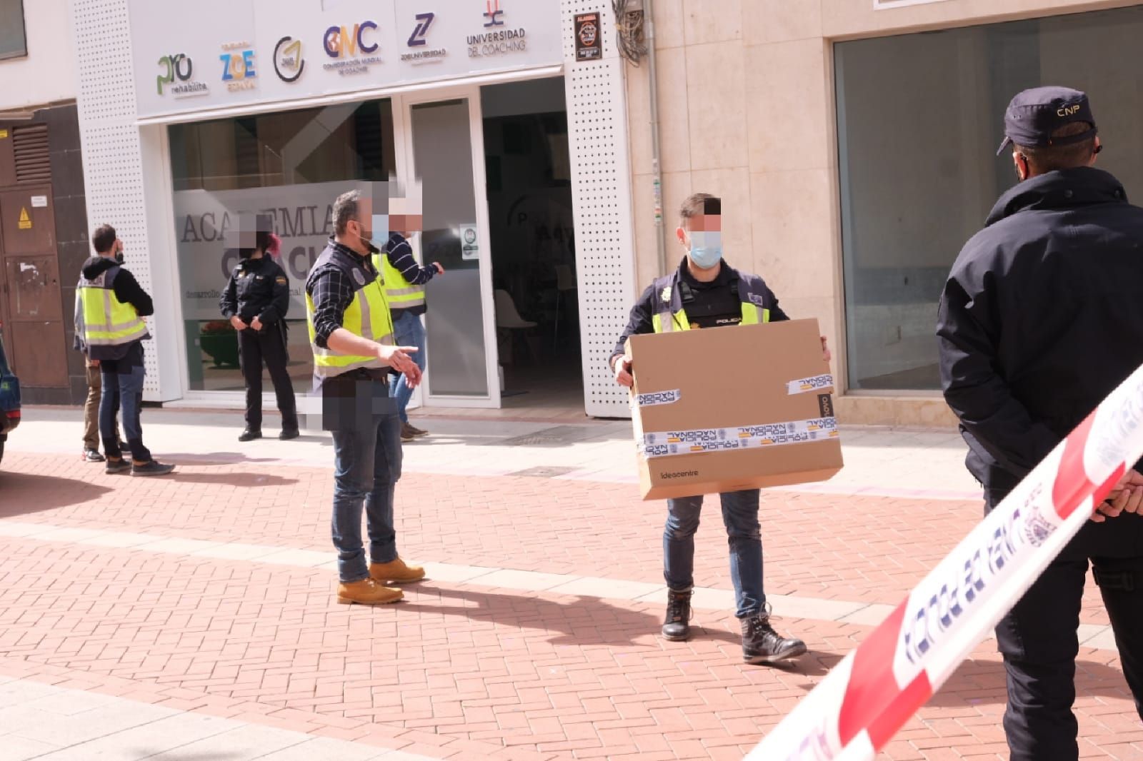 La Policía registra las oficinas de Zoe en Elda