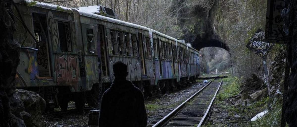 Línea abandonada entre Oviedo y Fuso de la Reina.