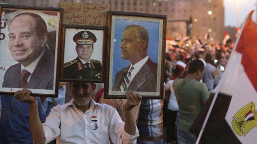 Ciudadanos egipcios celebran la victoria de Al Sisi.