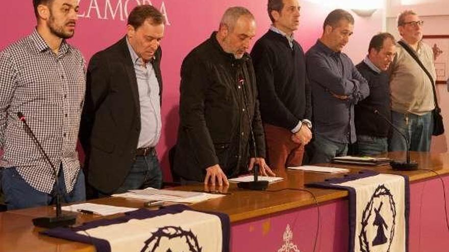 Pedro García, segundo por la izquierda, en una asamblea.