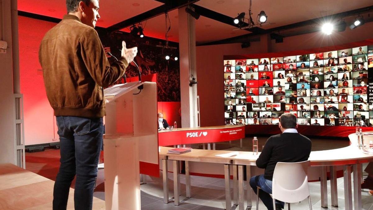 El presidente del Gobierno y secretario general del PSOE, Pedro Sánchez, durante la reunión semipresencial del último comité federal del partido, el 23 de enero de 2021, en Barcelona.