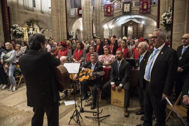 Así fue la misa cantada por el Coro Rociero a la Virgen de la Montaña de Cáceres