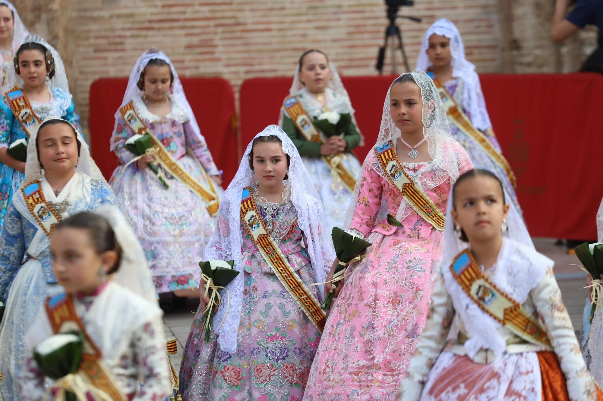 Búscate en el primer de la Ofrenda en la calle de la Paz hasta las 17 horas