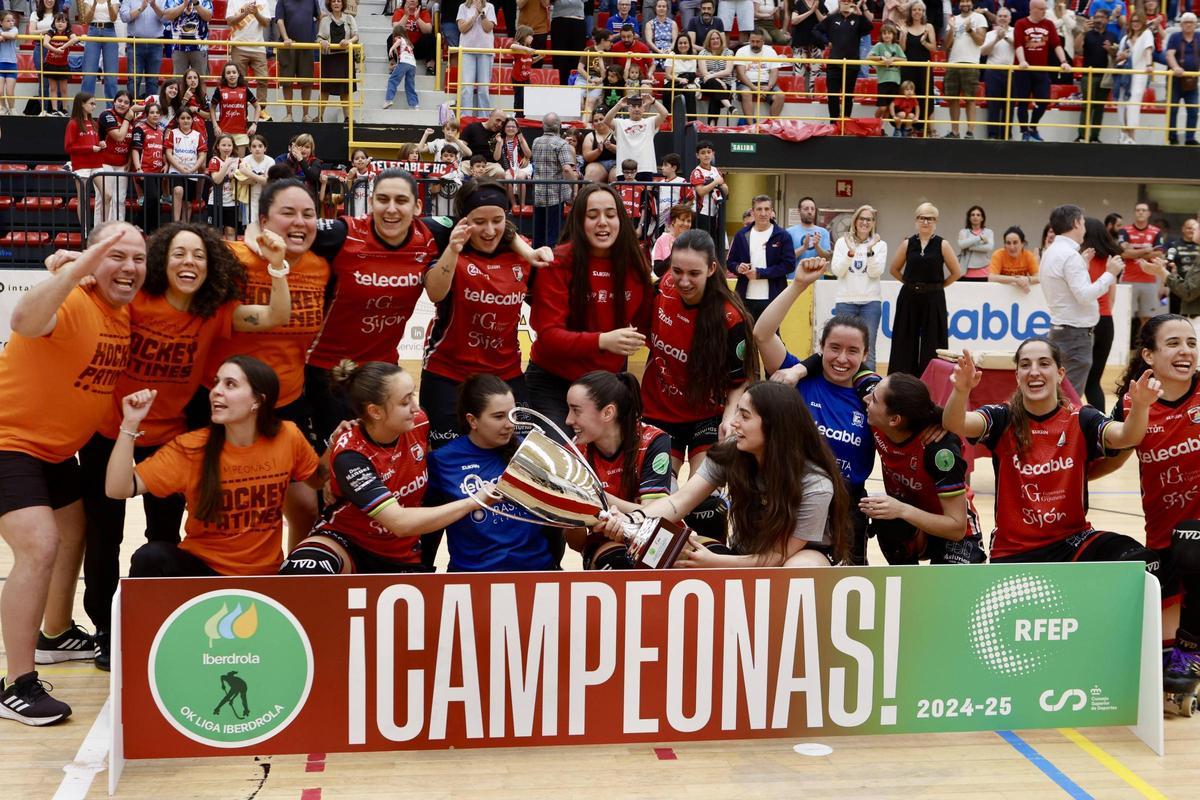 Las jugadoras del Telecable, celebrando el último título de la OK Liga.