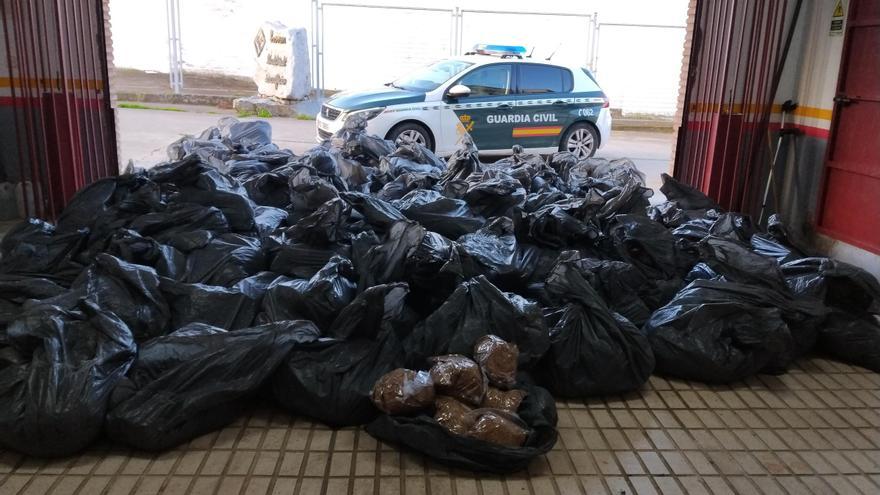 La Guardia Civil interviene tonelada y media de picadura de tabaco de contrabando en El Carpio
