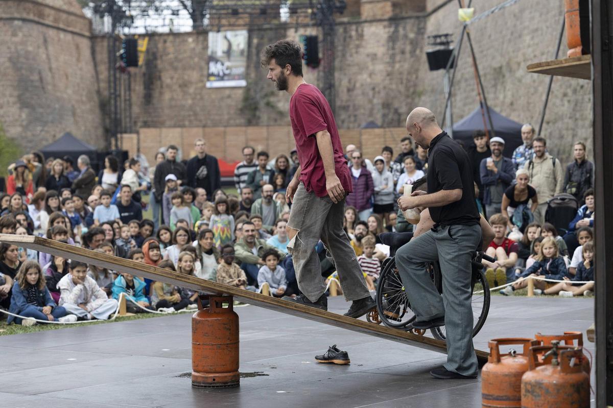 El castell de Munjüic se llena de circo como nuevo escenario de la Mercè