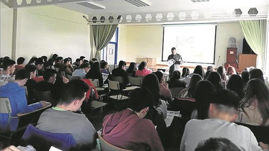 El IES Joaquín Costa acerca a sus alumnos a la realidad del aragonés